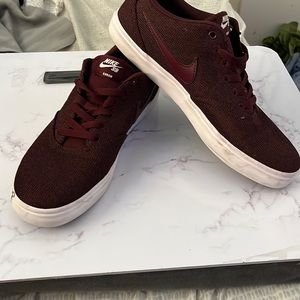 Nike Sb in Maroon